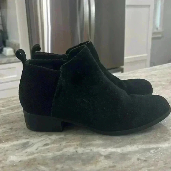 Toms: Solid Black Suede Deia Ankle Stacked Leather Heeled Booties Size 7 - Picture 4 of 10